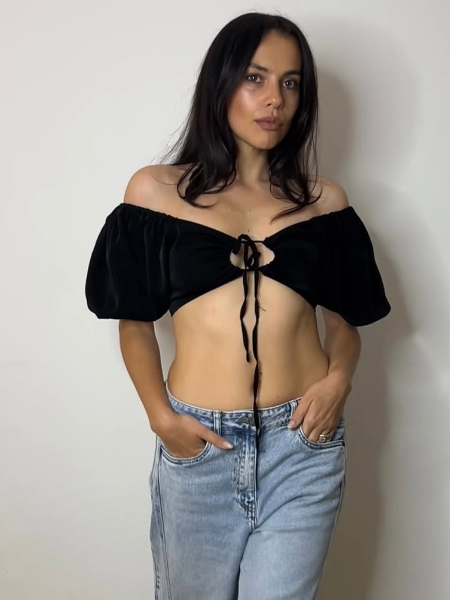 MIA BARDOT CROP BLACK