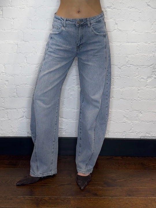 SEAM DETAIL DENIM BARREL LEG JEANS