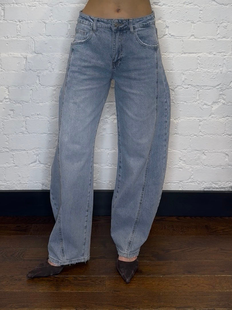 SEAM DETAIL DENIM BARREL LEG JEANS