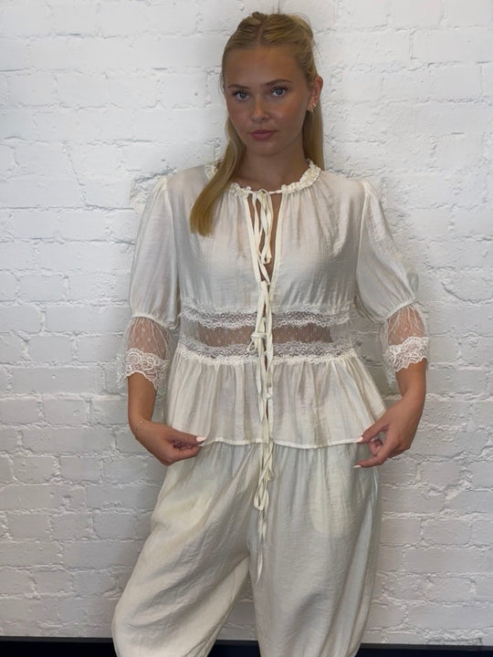 BRIDGERTON LACE TIE TOP